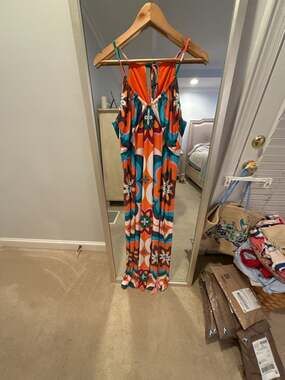 Clover and Sloane Women's  Halter Neck Maxi Dress